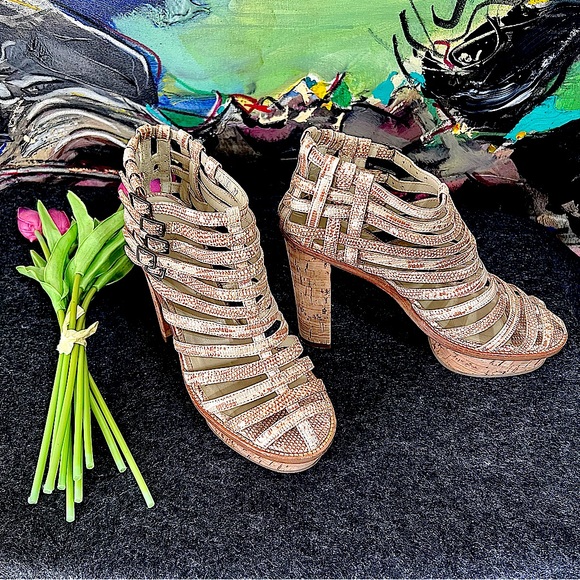 Opening Ceremony-Platform Caged Straps Buckled Sandals-7 NEW CONDITION - Picture 2 of 10